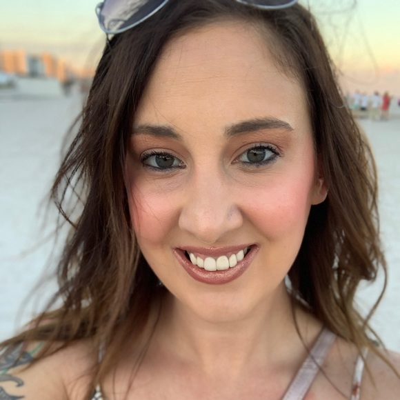 Meet your Posher, Ashley - Picture 2 of 2